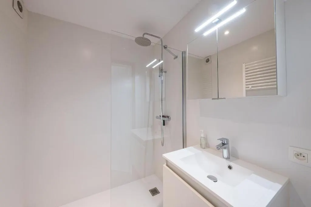 Luxury Apartment With Free Parking オステンド